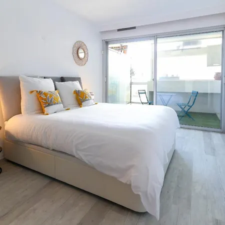 Beautiful Flat With Sea View Terrace Pool Parking Portative Ac- Benakey Apartament *