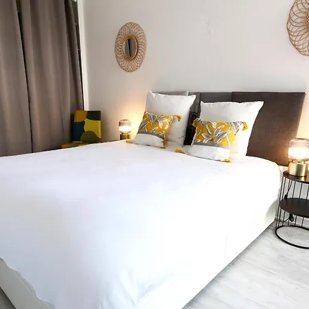 Beautiful Flat With Sea View Terrace Pool Parking Portative Ac- Benakey Apartament